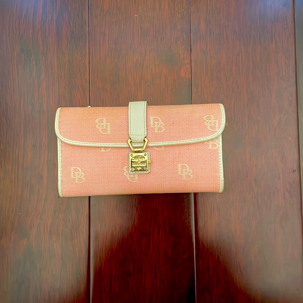 Dooney & bourke wallet